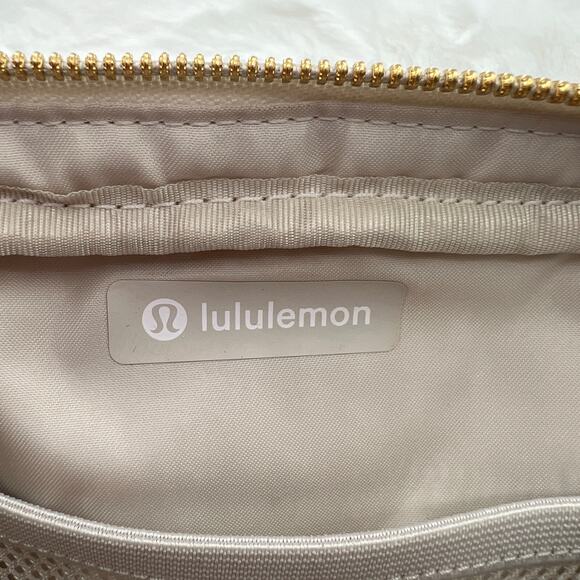 Lululemon Sherpa Fleece Crossbody Everywhere Belt Bag Gold Logo Winter White Y2K - Picture 15 of 16